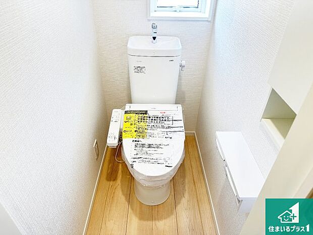 【トイレ】1・2階の2ヶ所にあるので、朝の忙しい時間の順番待ちもなく、深夜の利用にも大変便利です。