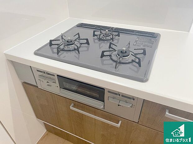 【コンロ】ダブル高火力Siセンサー付きコンロ!3口あるので、まとめて料理をする時も大活躍!