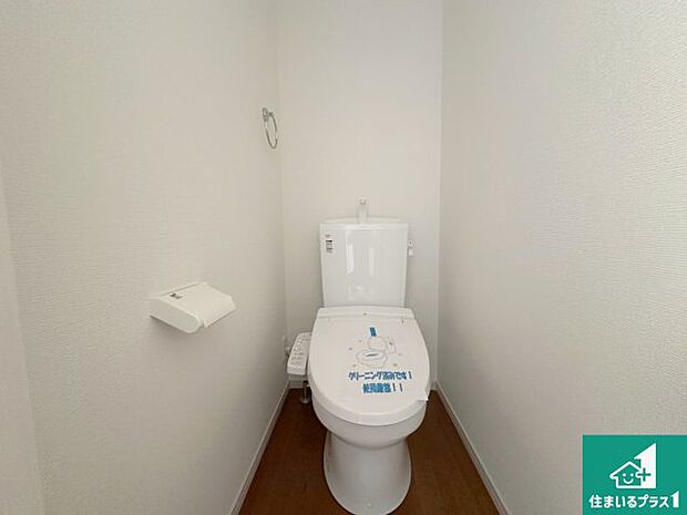 【トイレ】1・2階の2ヶ所にあるので、朝の忙しい時間の順番待ちもなく、深夜の利用にも大変便利です。