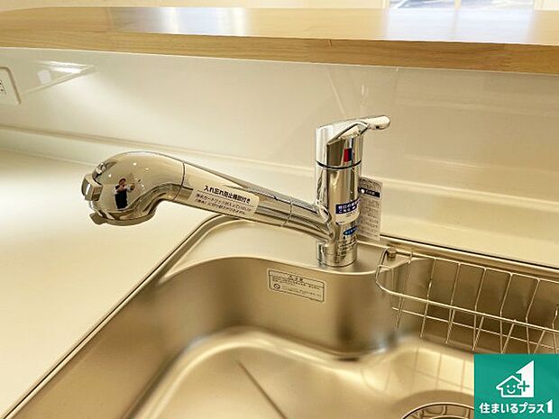 【キッチン水栓】浄水器を内蔵!炊飯時、お茶を作る時に安心してお水を使えます!お湯と冷水、浄水と原水、シャワーの切替えもワンタッチです!