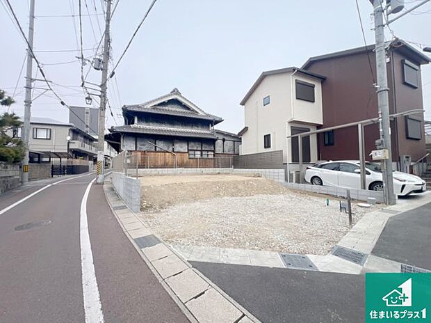 【外観】周辺は落ち着いた街並みの住宅地!子育てがしやすい住環境です!まだ未完成ですが、現地でしかわからない事もございます。是非一度ご覧ください。