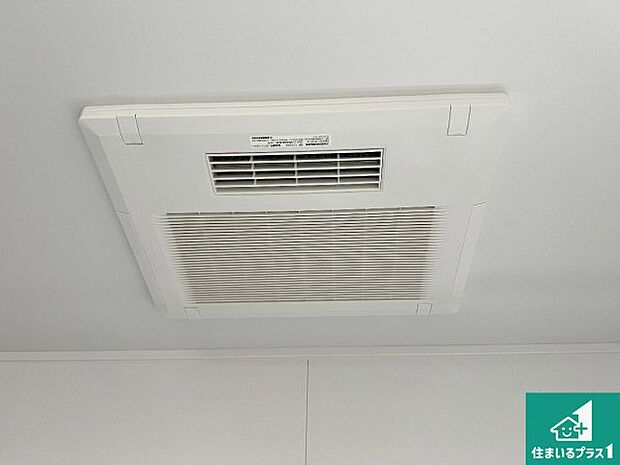 【浴室暖房乾燥機】四季を通して快適なバスライフをお手伝いする浴室暖房乾燥機!浴室の乾燥・暖房・涼風・換気はもちろん、24時間換気にも対応!