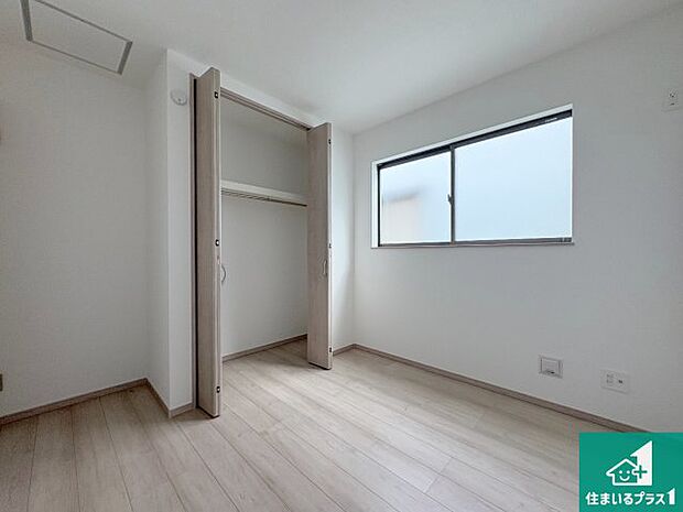 【洋室】シンプルな洋室は、自分好みのインテリアが楽しめます♪ご家族とインテリアや家具を選びに行くのは新築購入時の醍醐味の一つです。ぜひお楽しみください♪