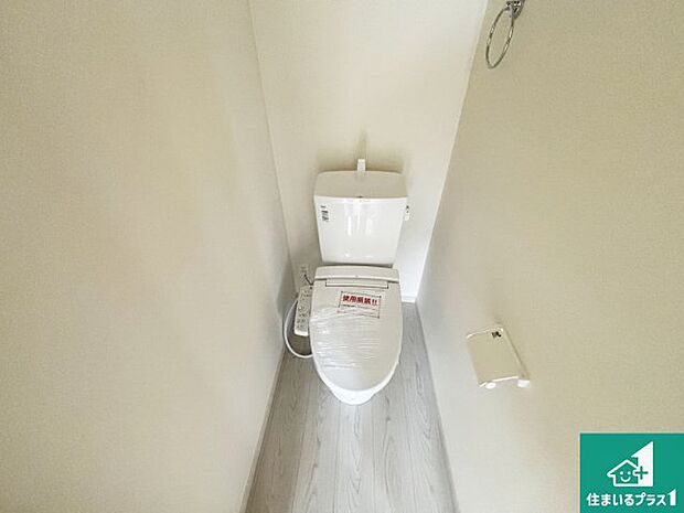 【トイレ】1・2階の2ヶ所にあるので、朝の忙しい時間の順番待ちもなく、深夜の利用にも大変便利です。