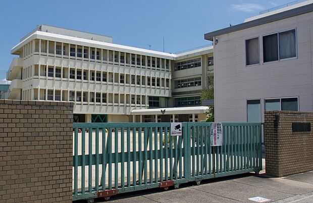 大和高田市立浮孔小学校