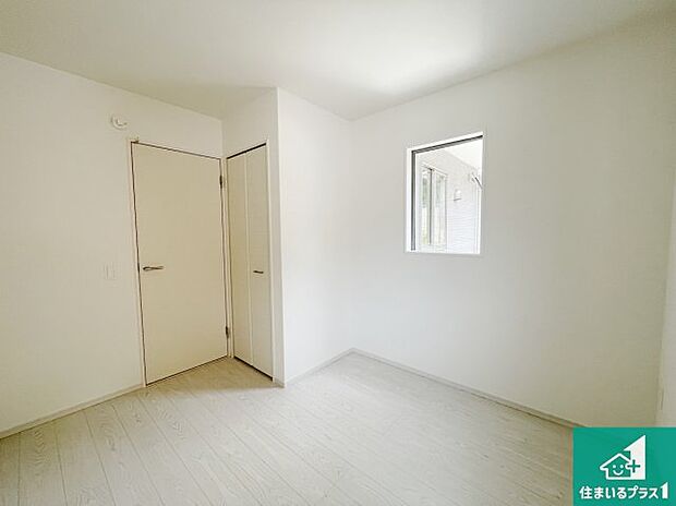 【洋室】収納スペースが充実しているので子供の成長に合わせてたくさん収納ができます!家族構成に合わせた様々な活用ができる収納!