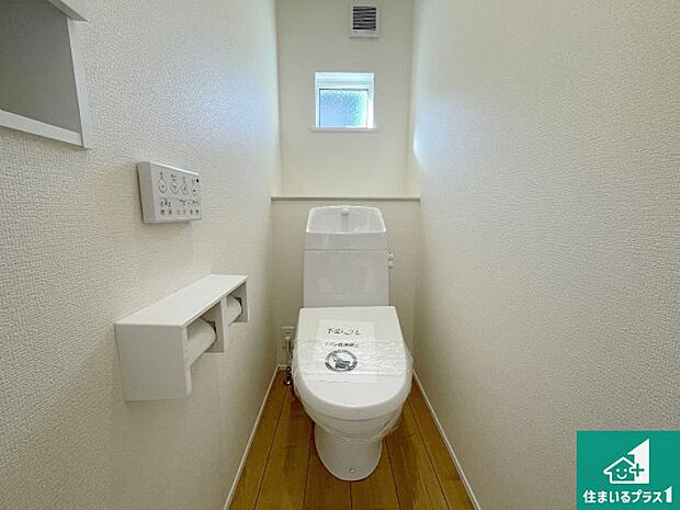 【トイレ】1・2階の2ヶ所にあるので、朝の忙しい時間の順番待ちもなく、深夜の利用にも大変便利です。