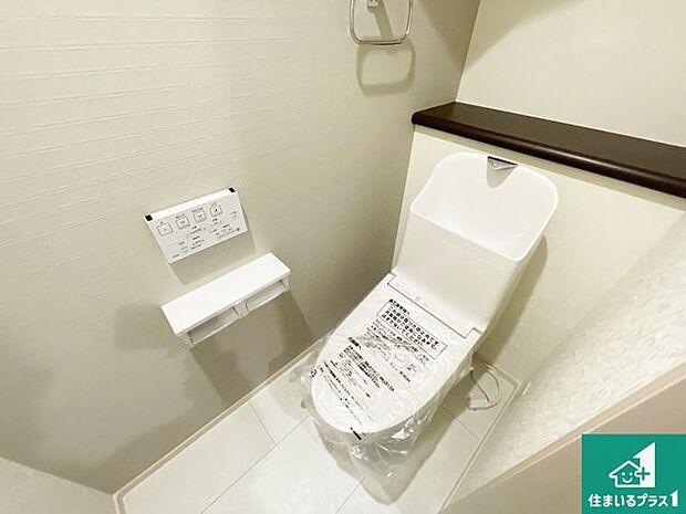 【トイレ】1・2階の2ヶ所にあるので、朝の忙しい時間の順番待ちもなく、深夜の利用にも大変便利です。