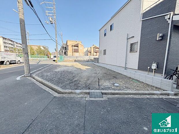 【外観】周辺は落ち着いた街並みの住宅地!子育てがしやすい住環境です!まだ未完成ですが、現地でしかわからない事もございます。是非一度ご覧ください。