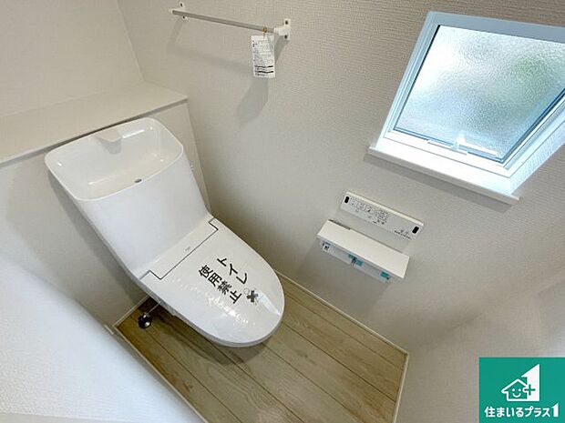 【トイレ】1・2階の2ヶ所にあるので、朝の忙しい時間の順番待ちもなく、深夜の利用にも大変便利です。