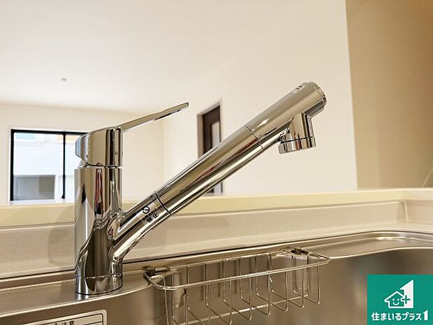 【キッチン水栓】浄水器を内蔵!炊飯時、お茶を作る時に安心してお水を使えます!お湯と冷水、浄水と原水、シャワーの切替えもワンタッチです!