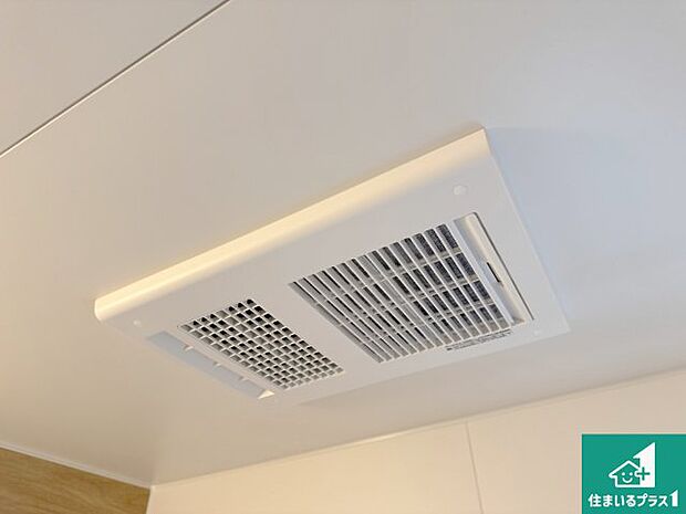 【浴室暖房乾燥機】四季を通して快適なバスライフをお手伝いする浴室暖房乾燥機!浴室の乾燥・暖房・涼風・換気はもちろん、24時間換気にも対応!