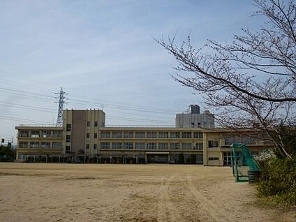宝塚市立安倉小学校 徒歩600m