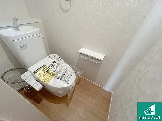 【トイレ】1・2階の2ヶ所にあるので、朝の忙しい時間の順番待ちもなく、深夜の利用にも大変便利です。