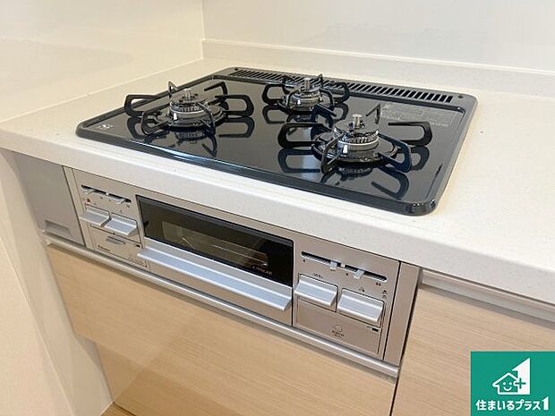 【コンロ】ダブル高火力Siセンサー付きコンロ!3口あるので、まとめて料理をする時も大活躍!