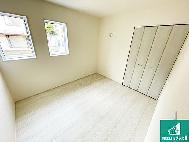 【洋室】シンプルな洋室は、自分好みのインテリアが楽しめます♪ご家族とインテリアや家具を選びに行くのは新築購入時の醍醐味の一つです。ぜひお楽しみください♪