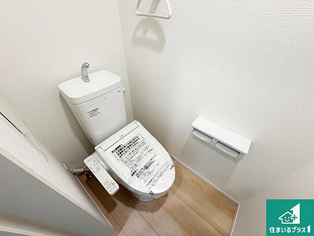 【トイレ】1・2階の2ヶ所にあるので、朝の忙しい時間の順番待ちもなく、深夜の利用にも大変便利です。