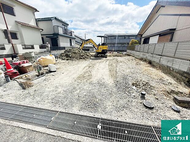 【外観】周辺は落ち着いた街並みの住宅地!子育てがしやすい住環境です!まだ未完成ですが、現地でしかわからない事もございます。是非一度ご覧ください。