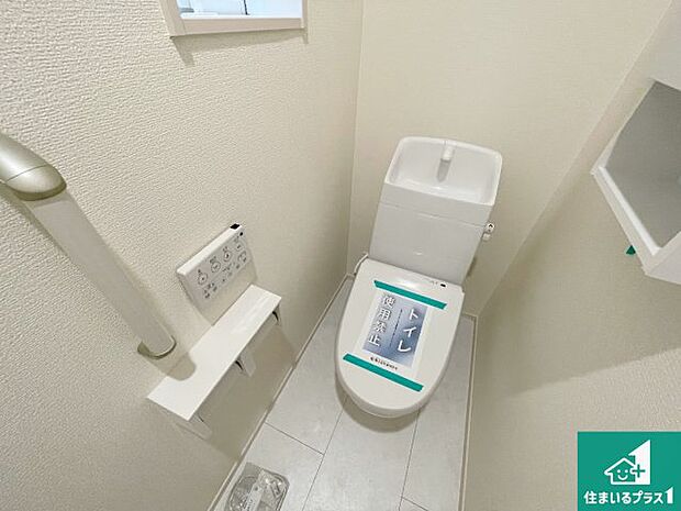 【トイレ】1・2階の2ヶ所にあるので、朝の忙しい時間の順番待ちもなく、深夜の利用にも大変便利です。