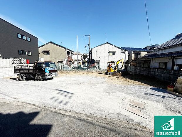 【外観】周辺は落ち着いた街並みの住宅地!子育てがしやすい住環境です!まだ未完成ですが、現地でしかわからない事もございます。是非一度ご覧ください。