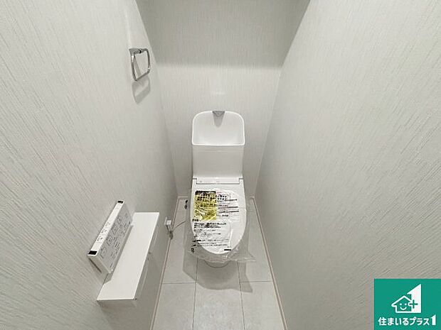 【トイレ】1・2階の2ヶ所にあるので、朝の忙しい時間の順番待ちもなく、深夜の利用にも大変便利です。