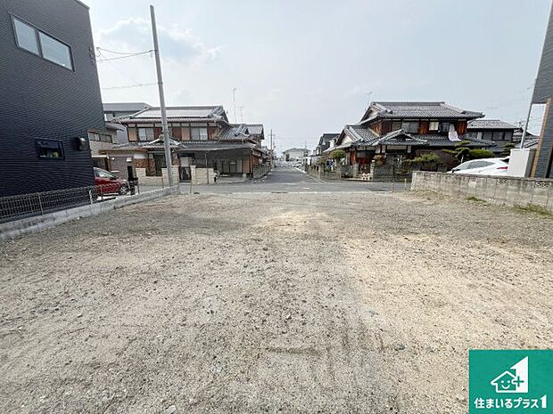 【外観】周辺は落ち着いた街並みの住宅地！子育てがしやすい住環境です！まだ未完成ですが、現地でしかわからない事もございます。是非一度ご覧ください。