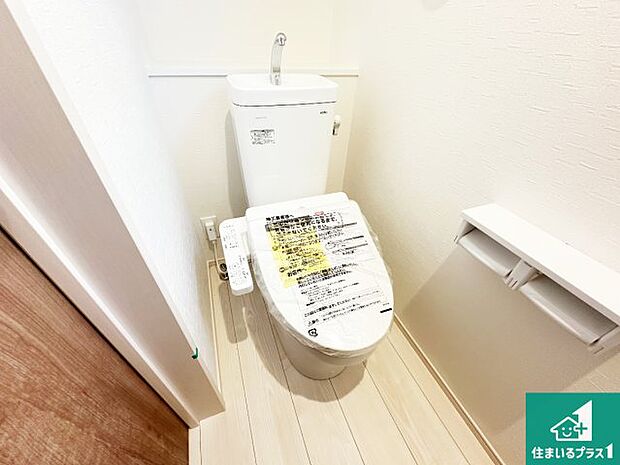 【トイレ】1・2階の2ヶ所にあるので、朝の忙しい時間の順番待ちもなく、深夜の利用にも大変便利です。