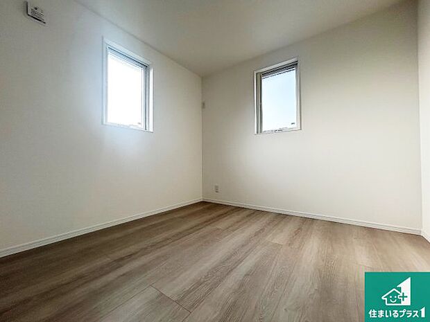 【洋室】収納スペースが充実しているので子供の成長に合わせてたくさん収納ができます！家族構成に合わせた様々な活用ができる収納！