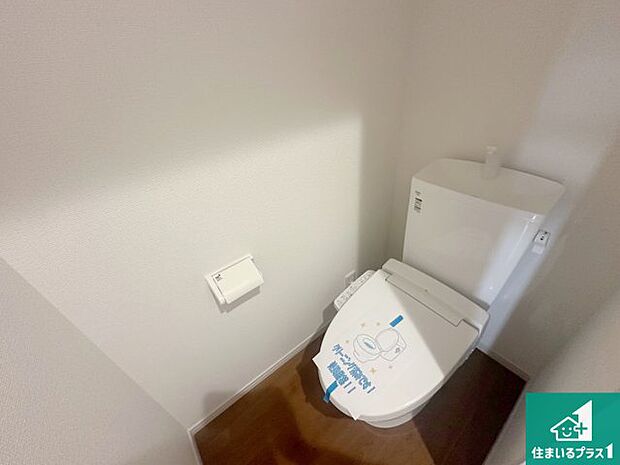 【トイレ】1・2階の2ヶ所にあるので、朝の忙しい時間の順番待ちもなく、深夜の利用にも大変便利です。