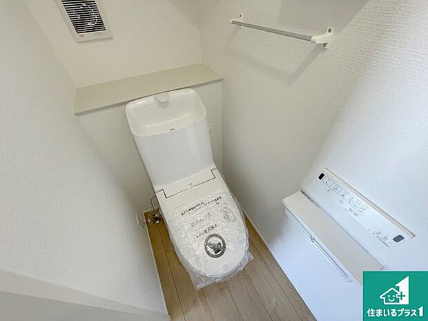 【トイレ】1・2階の2ヶ所にあるので、朝の忙しい時間の順番待ちもなく、深夜の利用にも大変便利です。