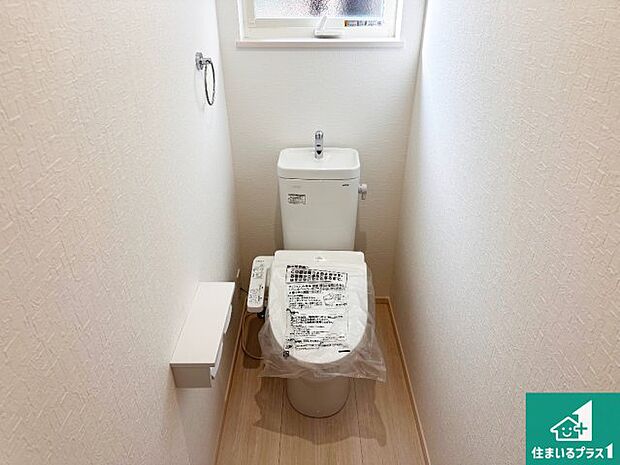 【トイレ】1・2階の2ヶ所にあるので、朝の忙しい時間の順番待ちもなく、深夜の利用にも大変便利です。