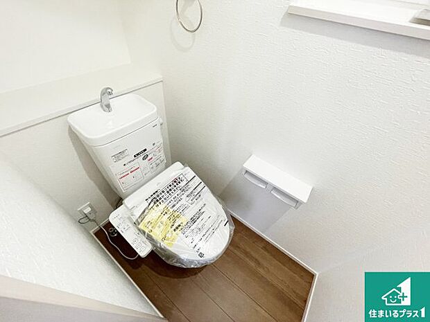 【トイレ】1・2階の2ヶ所にあるので、朝の忙しい時間の順番待ちもなく、深夜の利用にも大変便利です。