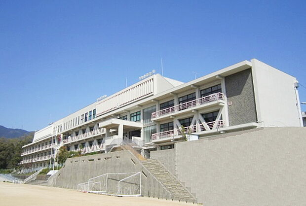 葛城市立新庄中学校