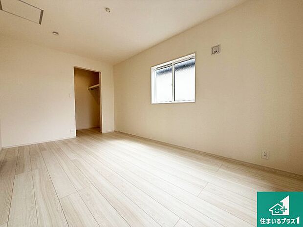 【洋室】シンプルな洋室は、自分好みのインテリアが楽しめます♪ご家族とインテリアや家具を選びに行くのは新築購入時の醍醐味の一つです。ぜひお楽しみください♪