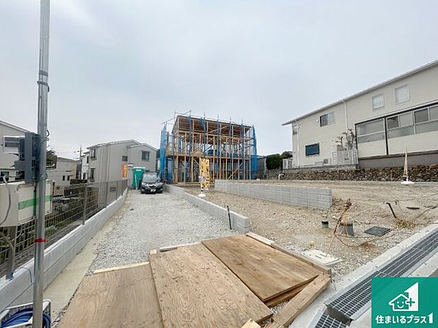 【外観】周辺は落ち着いた街並みの住宅地！子育てがしやすい住環境です！まだ未完成ですが、現地でしかわからない事もございます。是非一度ご覧ください。