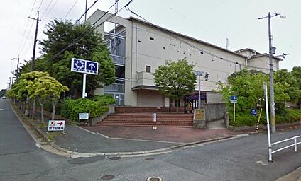 イズミヤ 学園前店 徒歩1000m