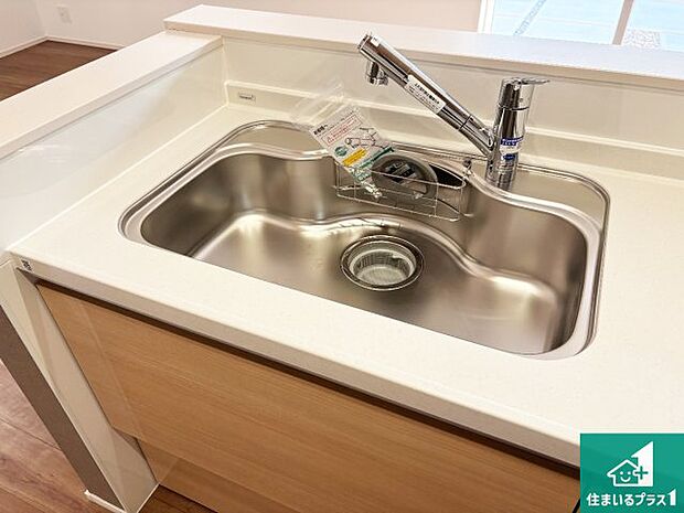【キッチン水栓】浄水器を内蔵！炊飯時、お茶を作る時に安心してお水を使えます！お湯と冷水、浄水と原水、シャワーの切替えもワンタッチです！