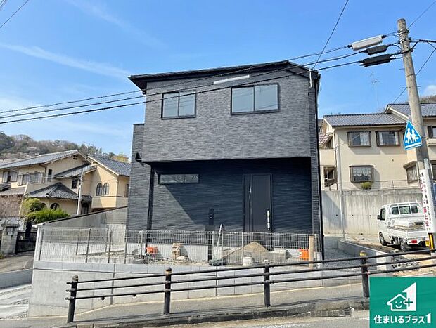 【外観】周辺は落ち着いた街並みの住宅地!子育てがしやすい住環境です!まだ未完成ですが、現地でしかわからない事もございます。是非一度ご覧ください