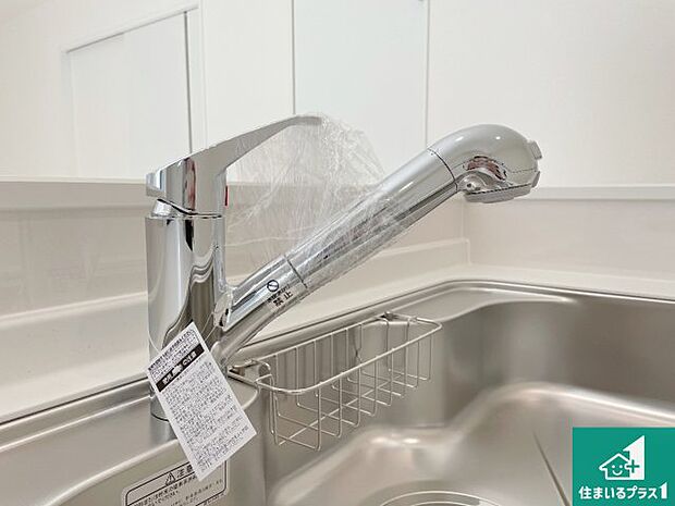 【キッチン水栓】浄水器を内蔵!炊飯時、お茶を作る時に安心してお水を使えます!お湯と冷水、浄水と原水、シャワーの切替えもワンタッチです!