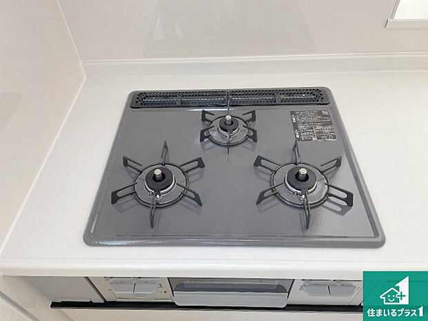 【コンロ】ダブル高火力Ｓｉセンサー付きコンロ！３口あるので、まとめて料理をする時も大活躍！