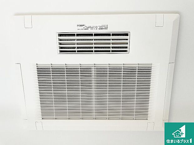 【浴室暖房乾燥機】四季を通して快適なバスライフをお手伝いする浴室暖房乾燥機!浴室の乾燥・暖房・涼風・換気はもちろん、24時間換気にも対応!