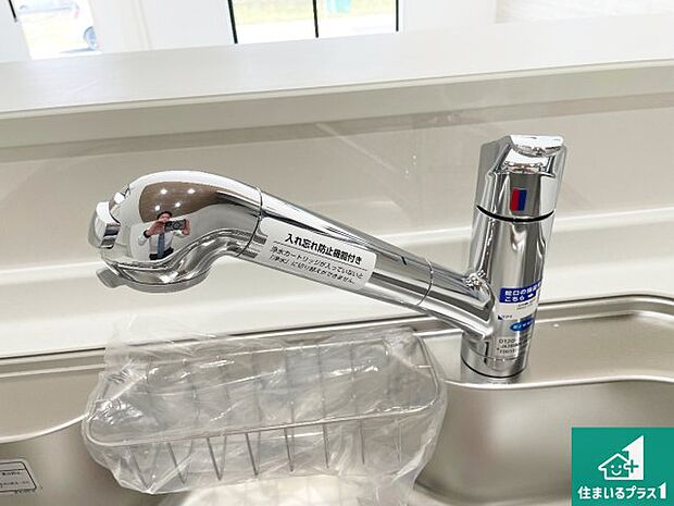 【キッチン水栓】浄水器を内蔵!炊飯時、お茶を作る時に安心してお水を使えます!お湯と冷水、浄水と原水、シャワーの切替えもワンタッチです!