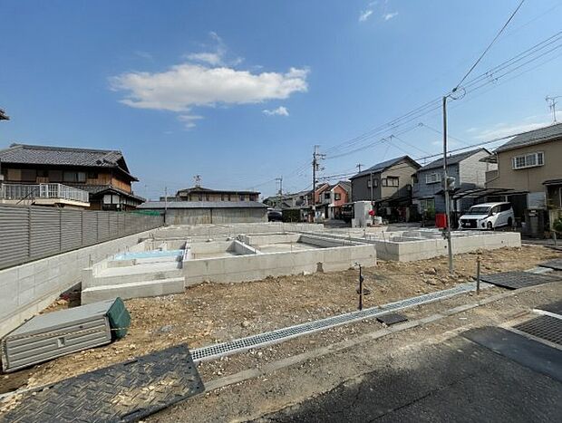 【外観】現在建築中！落ち着いた街並みで新生活を始めることが出来そう！周辺の物件も併せてご紹介させて頂きます！