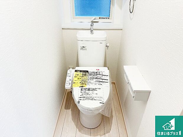 【トイレ】1・2階の2ヶ所にあるので、朝の忙しい時間の順番待ちもなく、深夜の利用にも大変便利です。