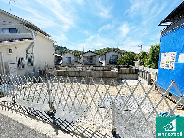 【外観】周辺は落ち着いた街並みの住宅地！子育てがしやすい住環境です！まだ未完成ですが、現地でしかわからない事もございます。是非一度ご覧ください。