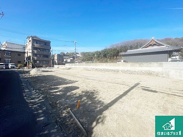 【外観】周辺は落ち着いた街並みの住宅地！子育てがしやすい住環境です！まだ未完成ですが、現地でしかわからない事もございます。是非一度ご覧ください。