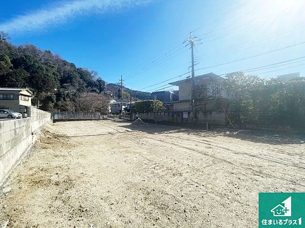 【外観】周辺は落ち着いた街並みの住宅地！子育てがしやすい住環境です！まだ未完成ですが、現地でしかわからない事もございます。是非一度ご覧ください。