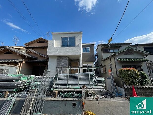 【外観】周辺は落ち着いた街並みの住宅地！子育てがしやすい住環境です！まだ未完成ですが、現地でしかわからない事もございます。是非一度ご覧ください。