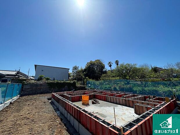 【外観】周辺は落ち着いた街並みの住宅地！子育てがしやすい住環境です！まだ未完成ですが、現地でしかわからない事もございます。是非一度ご覧ください。