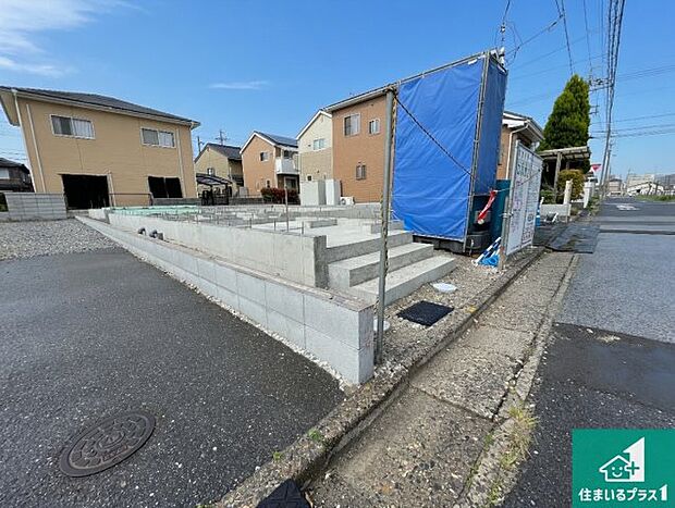 【外観】現在建築中！落ち着いた街並みで新生活を始めることが出来そう！周辺の物件も併せてご紹介させて頂きます！